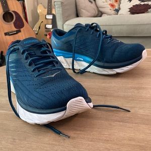 Hoka men’s Arahi 4 10.5 2e (4 wide)